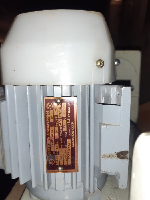 Мотор редуктор роздаточный 1:90 приводной электродвигателем