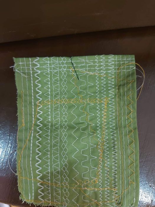 Продам швейну машинку