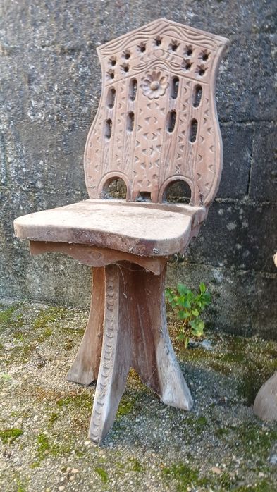 Vendo 3 cadeiras madeira trabalhadas à mão