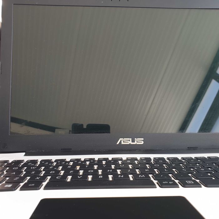 carcaça touchpad compl com teclado asus X553M, rest peças sob consulta