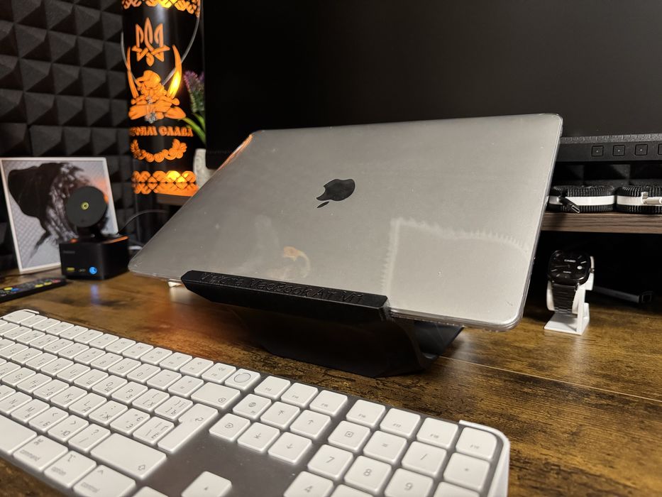 Ергономічна підставка для MacBook Air / Pro (M1, M2, M3, М4)