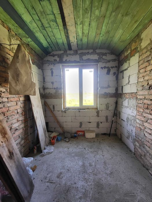 Продамо добротний  будинок біля Луцька