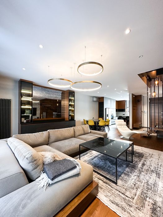 Оренда сучасного котеджу в Брюховичах біля лісу.