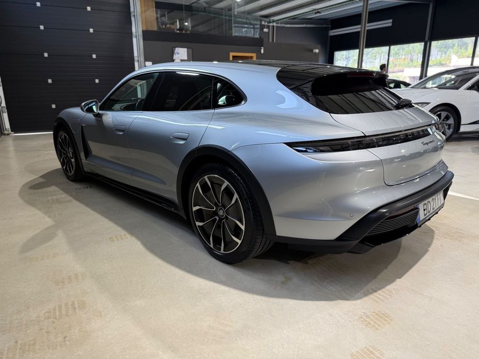 Porsche Taycan Cross Turismo 4