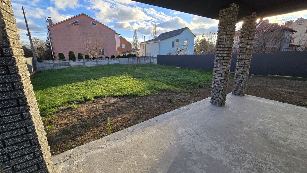 Приватний будинок з великою ділянкою, є газ,  15 хв до Києва