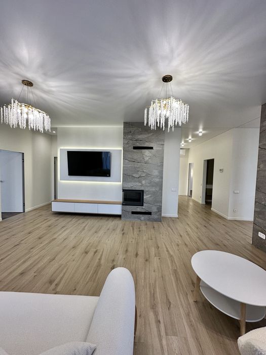 НОВИЙ одноповерховий будинок з дизайнерським ремонтом у закритому КМ !