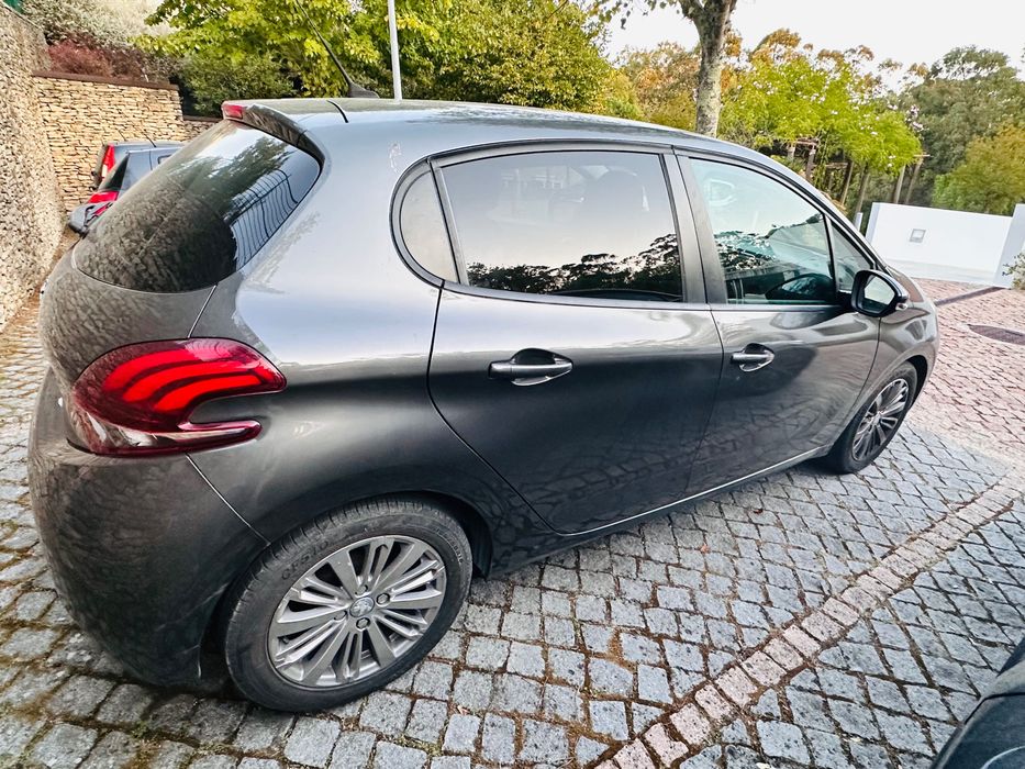 Peugeot 208 em ótimo estado foto 4