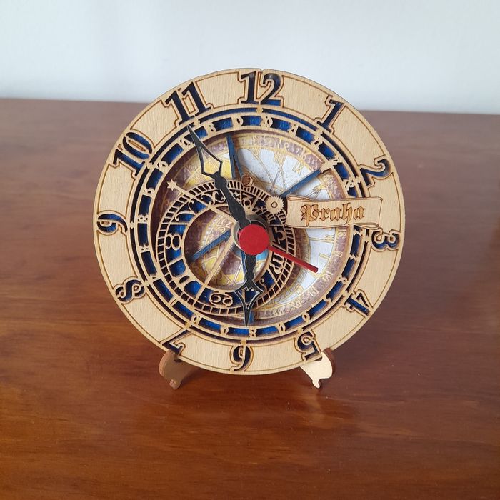 Relógio típico República Checa artesanal