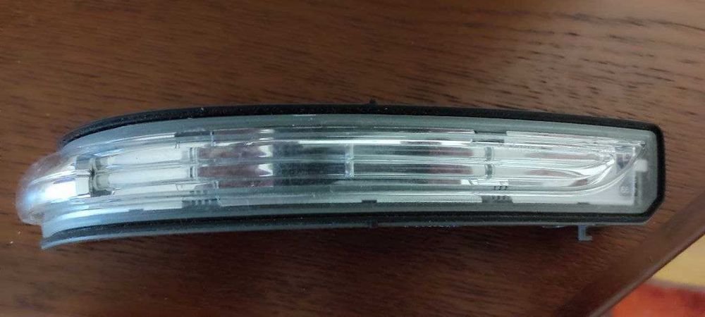 Указатель поворота в зеркале A 169 820 1221