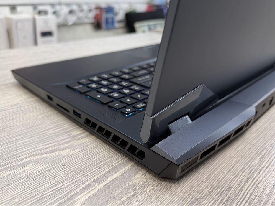 MSI Raider 11UH GE76 / 144Hz / i7 (11) / RAM 32 / RTX 3080 16 GB / 512