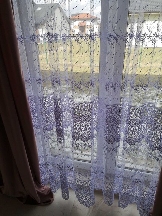 Firanka z bogatą gipiurą śnieżnobiała