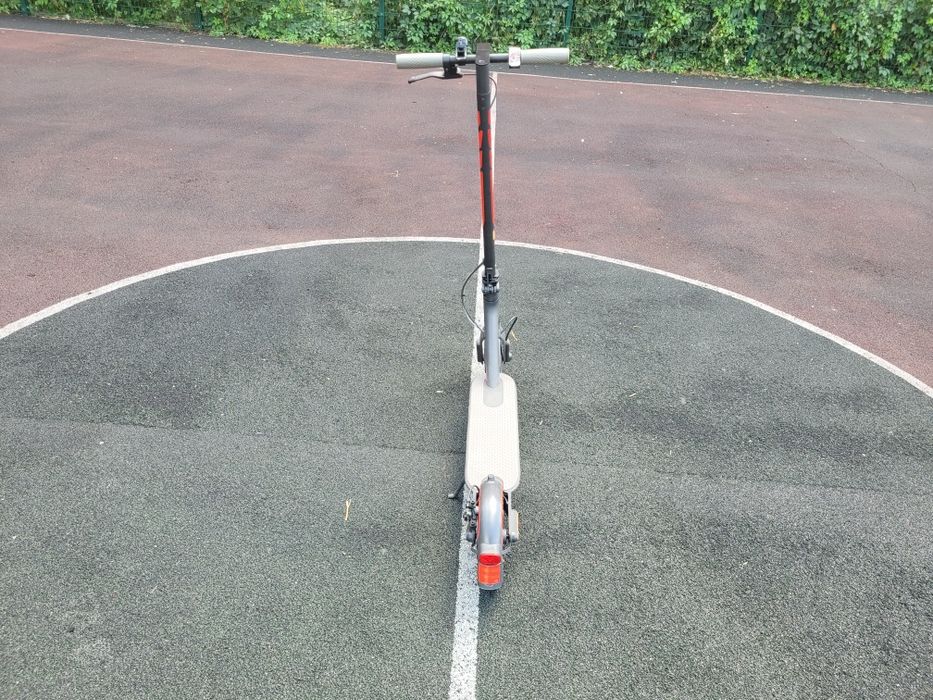 Продам самокат Xiaomi Mi Electric Scooter 1S