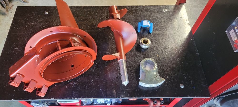 Obudowa uchwyt rury wysypu BIZON wszystkie częsci  BIZON Z056 Z058