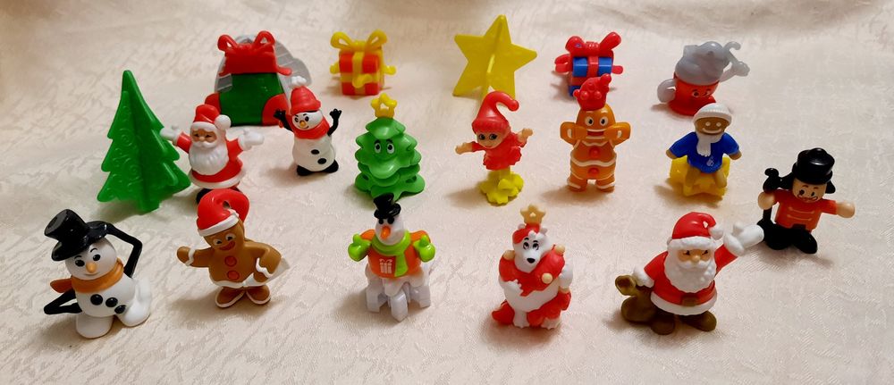 Фігурки кіндер новорічні  щенячий патруль плеймобіл міньйони