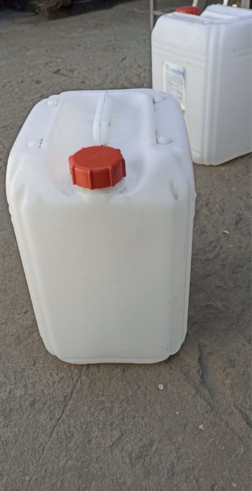 Продам канистры пластиковые 20-30 литров