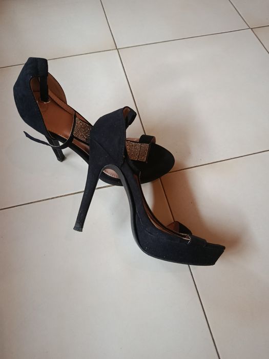 Sandália de cerimónia veludo com brilhantes