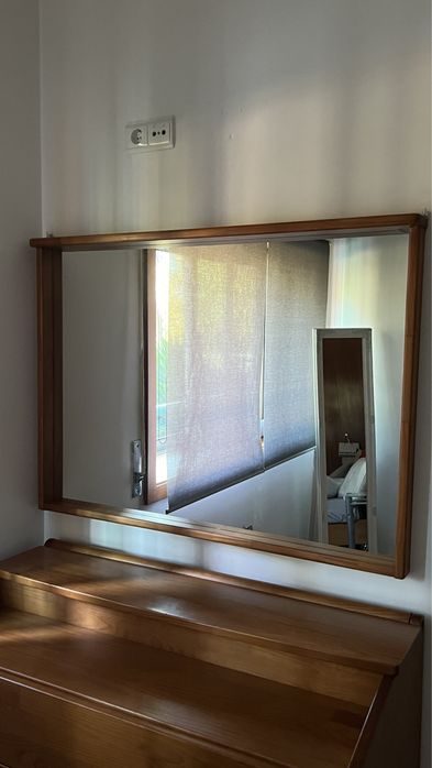 Espelho castanho em madeira maciça praticamente Novo