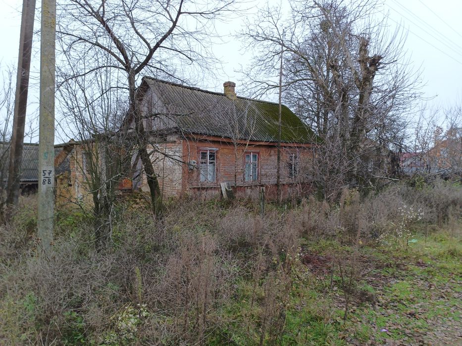 Земельний ділянка із спорудами