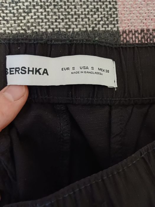 Карго штани Bershka