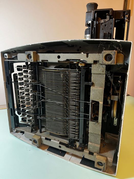 Máquina de Escrever Adler Universal 200 - Formato A3