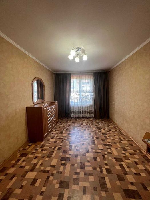 Продам 4х кімнатну квартиру з автономкою у центрі міста.