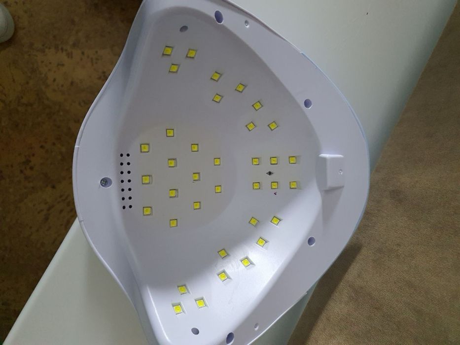 Розпродаж обладнання для манікюрника