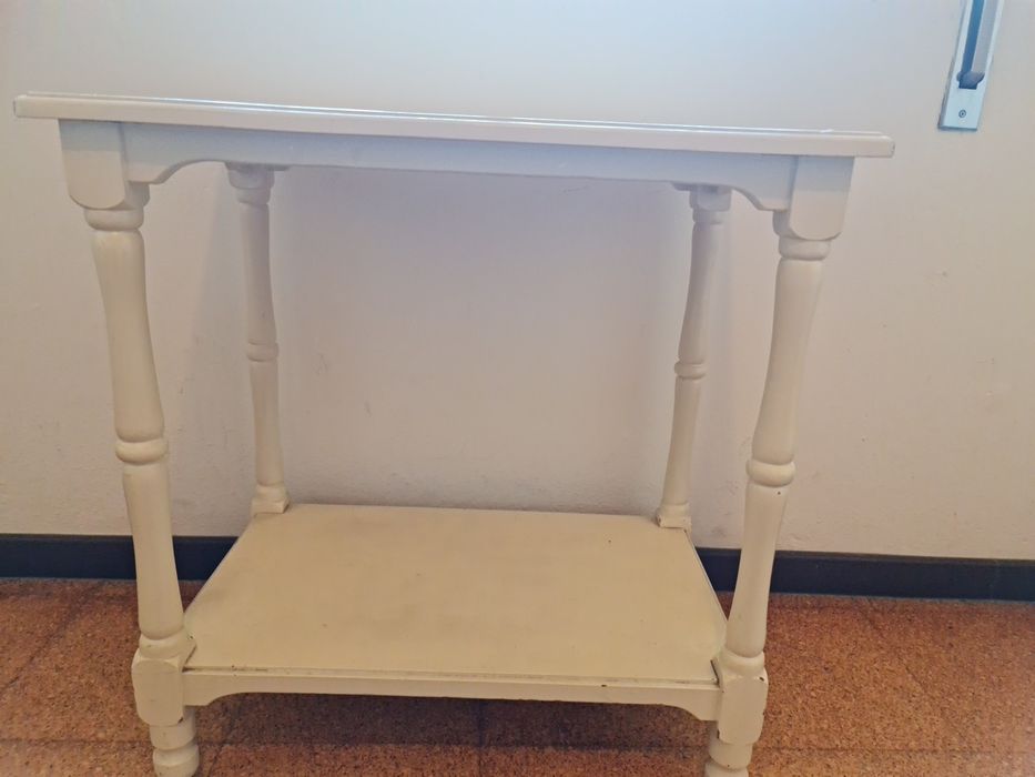 Mesa de apoio  bom estado