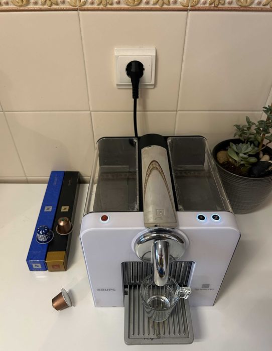 Máquina café Nespresso KRUPS Le Cube