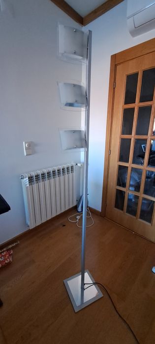 Candeeiro de pé com 3 lampadas