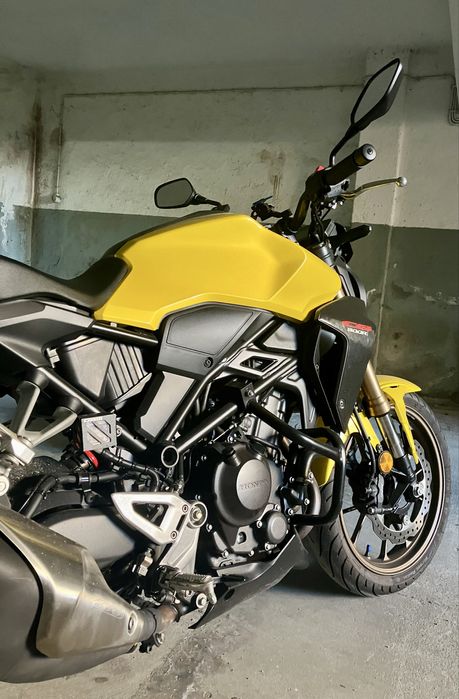 Honda CB 300R 2023 - muitos extras