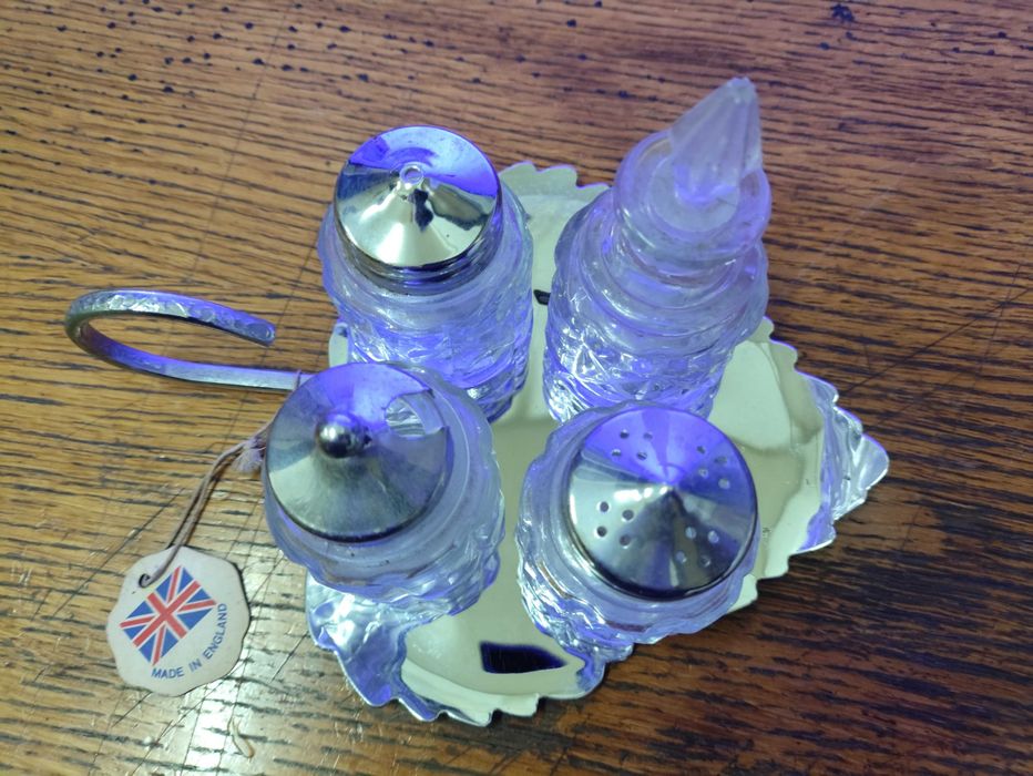 Antigo Saleiro e pimenteiro em forma de folha made in England