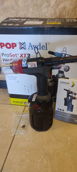 Заклепувальний інструмент пневмогідравлічний