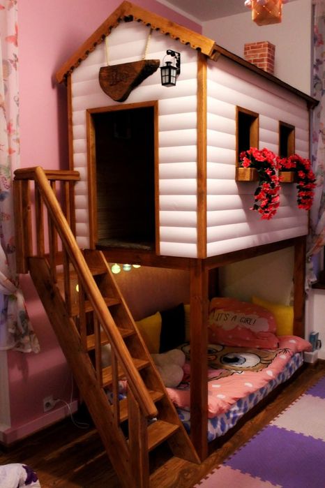 Drewniane  łóżko - domek