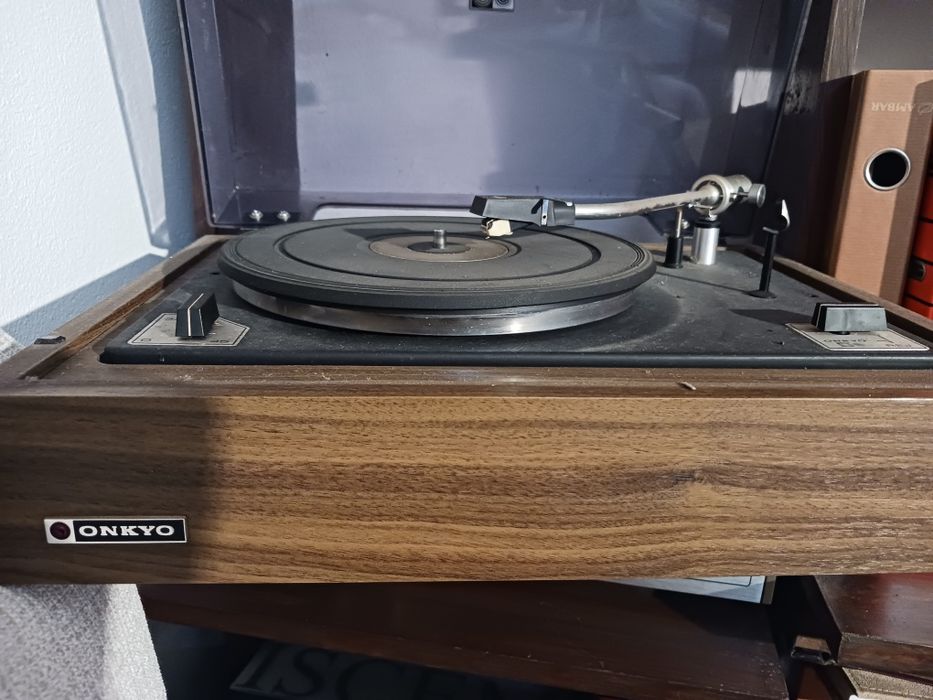 Gira discos,sintonizador e rádio