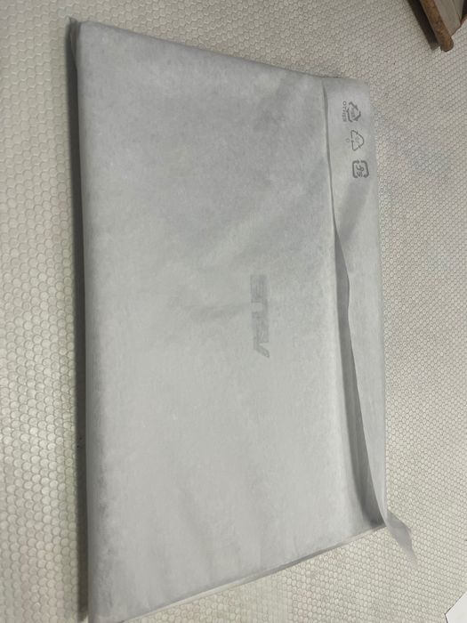 Portátil Asus F512D
