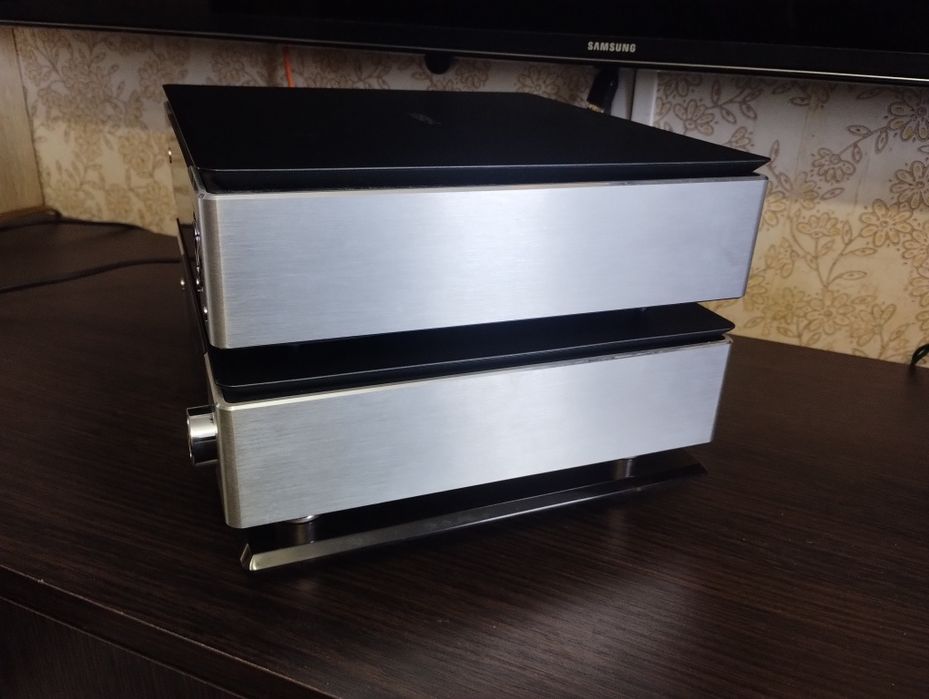 Philips MCD 708 в гарному стані. Дефект.