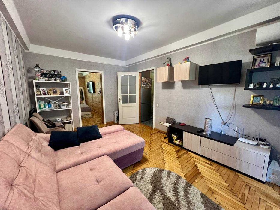 Продам 2х комнатную район "Варуса"