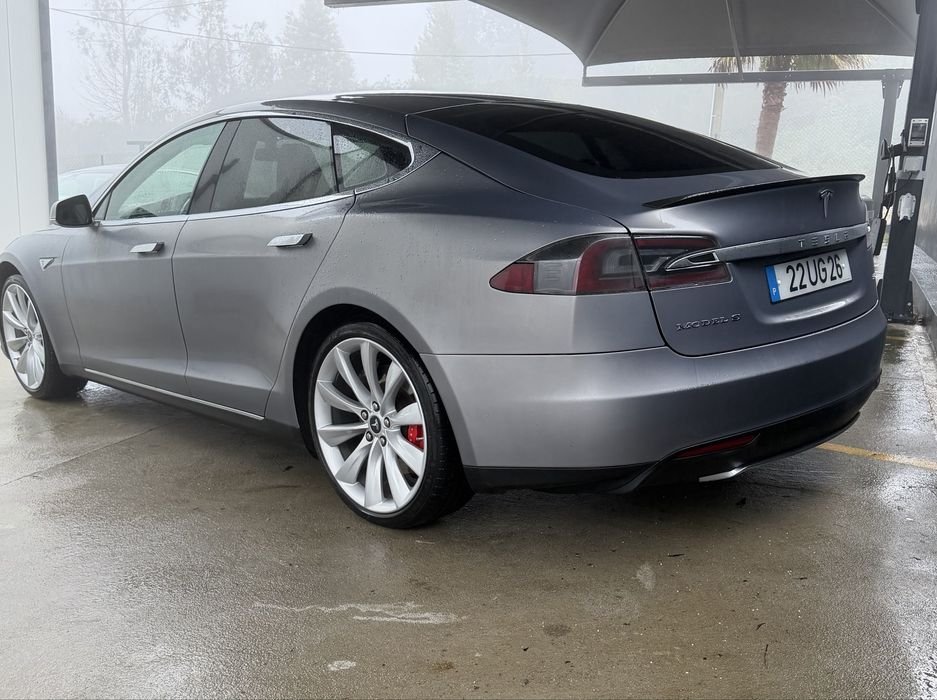 Tesla Model S P85