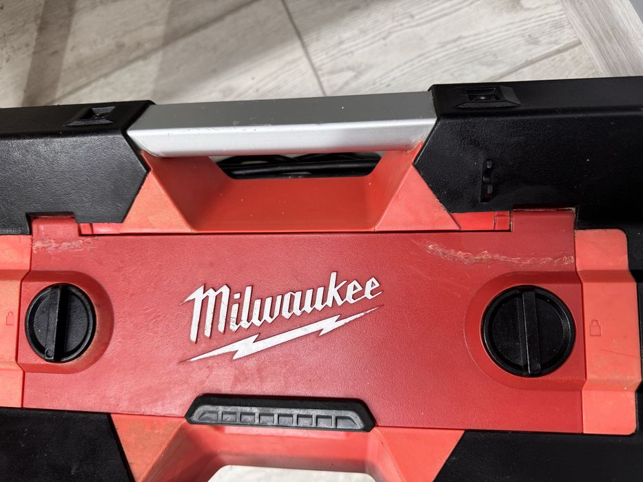 Milwaukee M12  радіо програвач Мілвоке