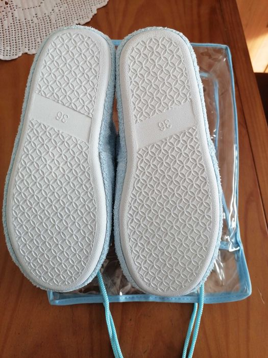 Chinelos senhora novos com etiqueta tam 36.