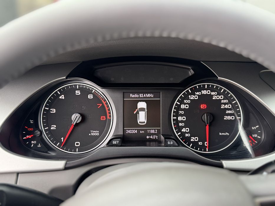 В продажі ауді а4б8