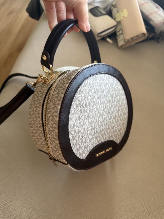 Przepiekny kuferek MK