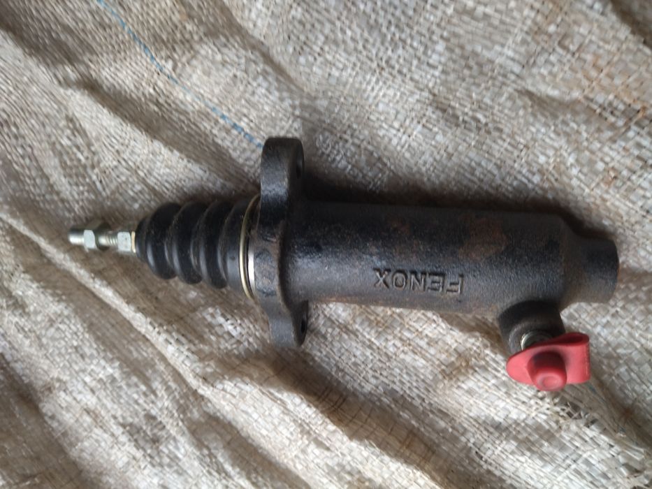 Шестерня и муфта КПП УАЗ на 2-х синхронну и прочее.