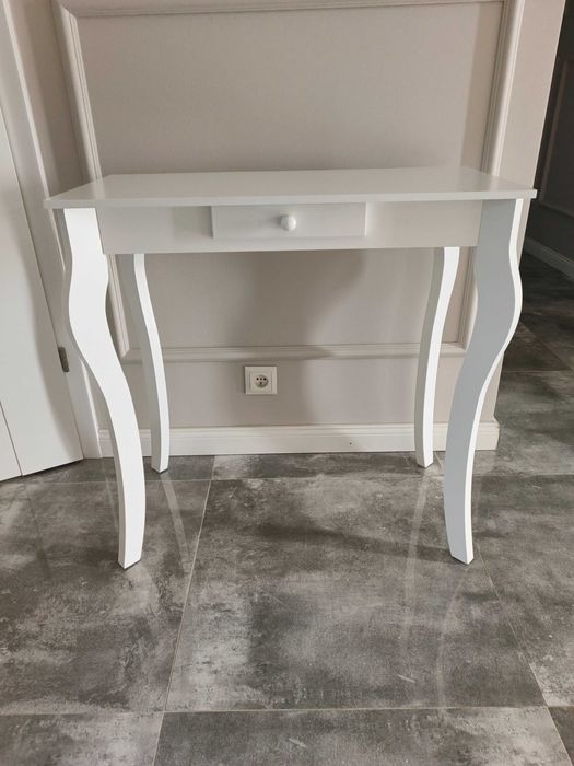 Biała komoda/konsola