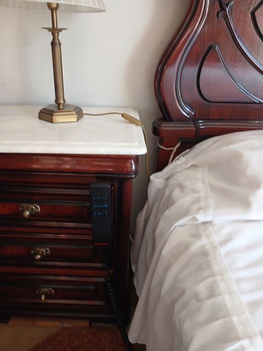 Quarto completo com cama elevatória como as hospitalares