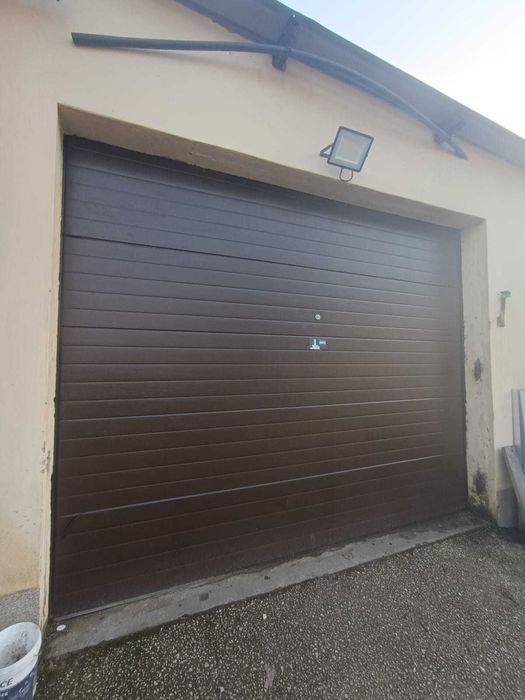 Arrumos, arrecadação, box e self storage