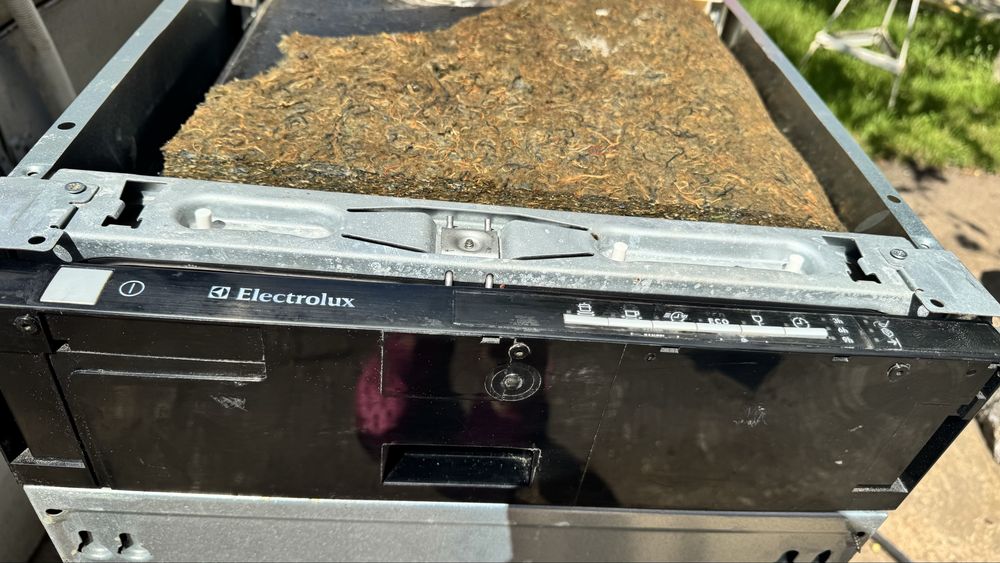 Посудомийна машина Electrolux
