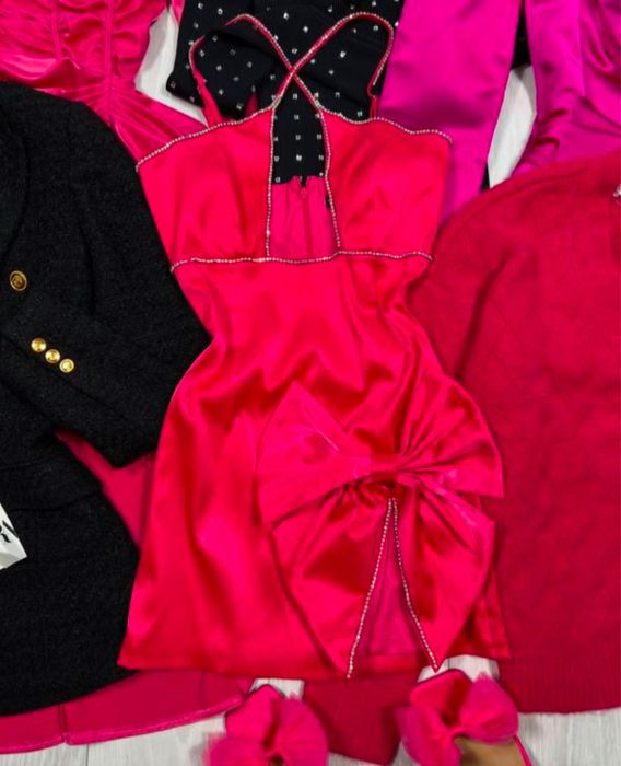 Платье атлас эффектное