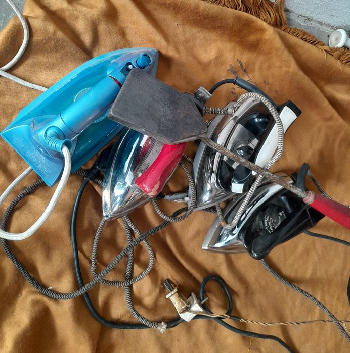 Ferros de engomar antigos a funcionar