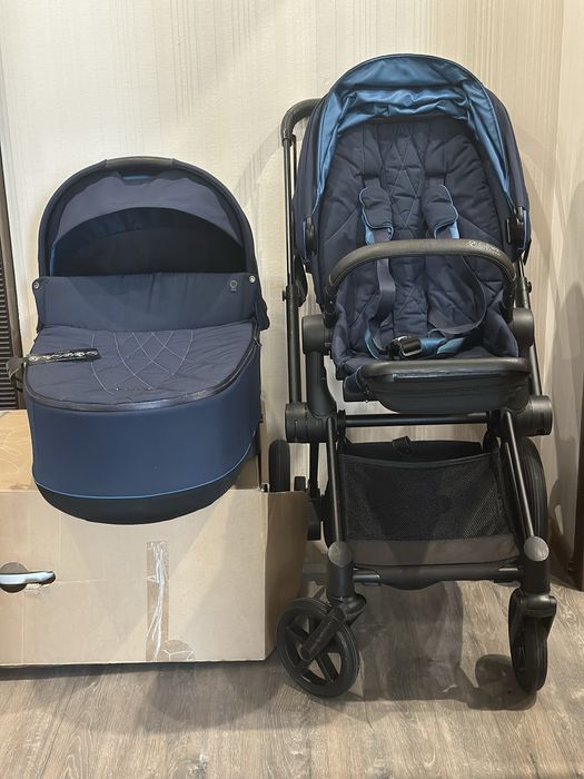 Візочок Cybex  e-priam з самозахитуванням , електричним приводом